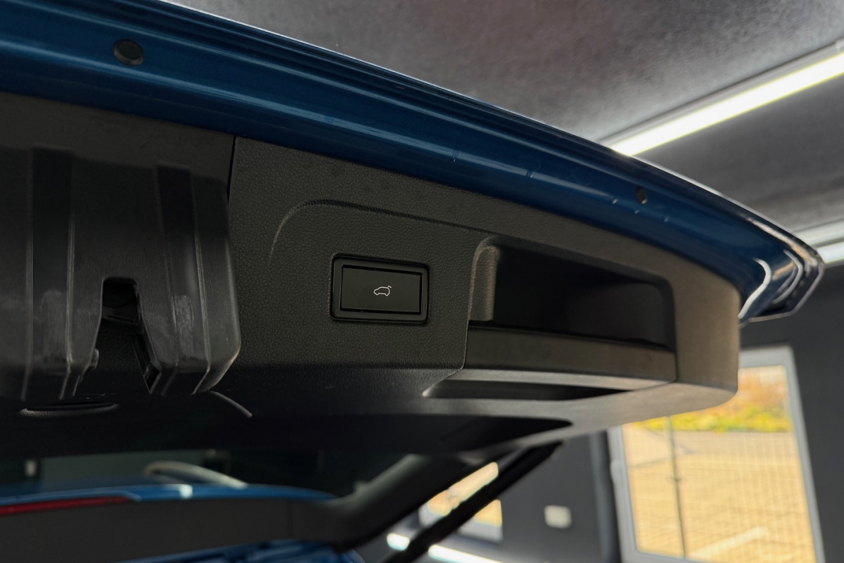 Ponuka vozidiel / Volkswagen Touran 1.4 TSI BMT R-Line Highline DSG - video