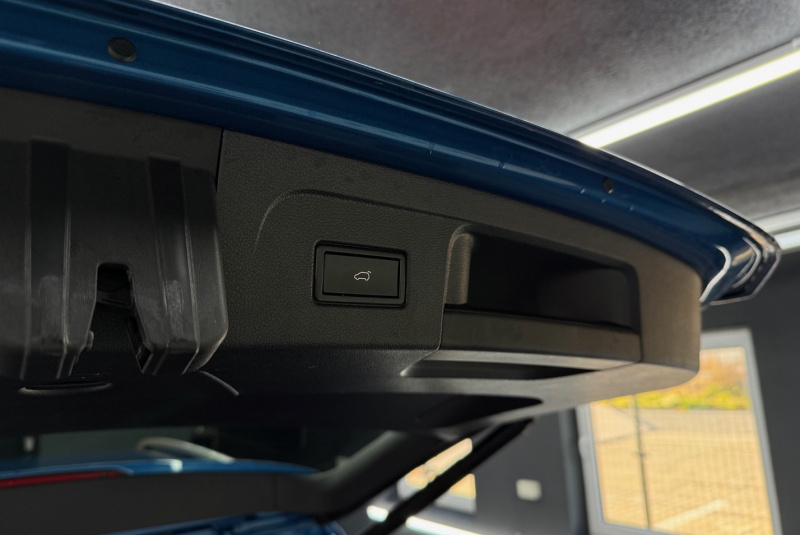 Ponuka vozidiel / Volkswagen Touran 1.4 TSI BMT R-Line Highline DSG - video  Ponuka vozidiel / Volkswagen Touran 1.4 TSI BMT R-Line Highline DSG - video