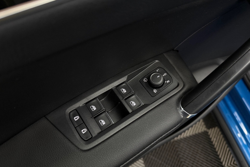 Ponuka vozidiel / Volkswagen Touran 1.4 TSI BMT R-Line Highline DSG - video  Ponuka vozidiel / Volkswagen Touran 1.4 TSI BMT R-Line Highline DSG - video