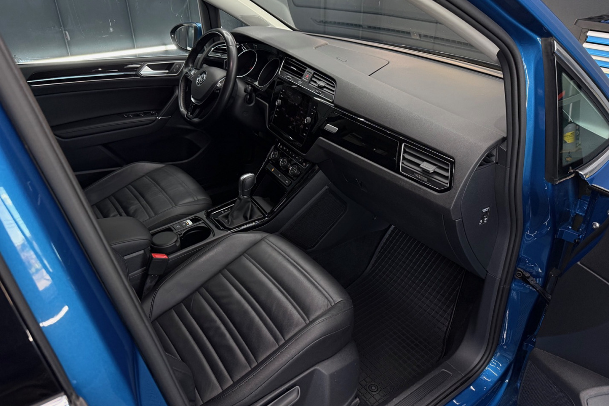 Ponuka vozidiel / Volkswagen Touran 1.4 TSI BMT R-Line Highline DSG - video