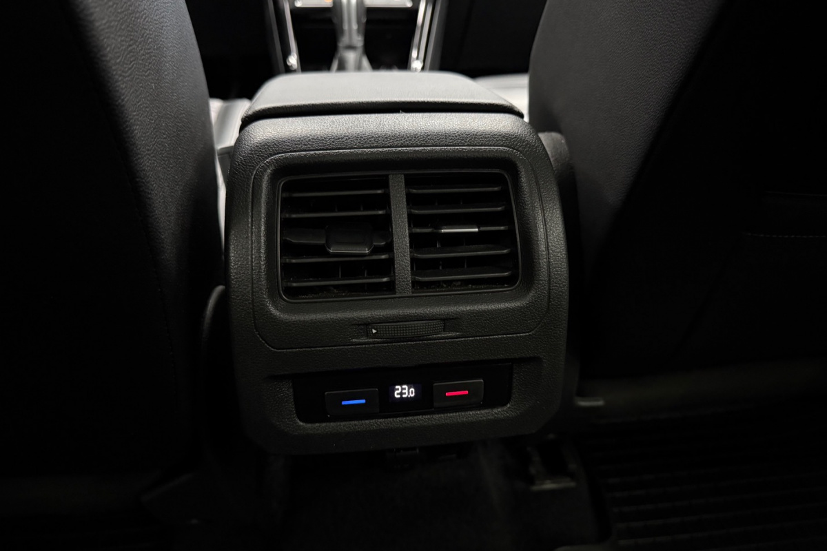 Ponuka vozidiel / Volkswagen Touran 1.4 TSI BMT R-Line Highline DSG - video Ponuka vozidiel / Volkswagen Touran 1.4 TSI BMT R-Line Highline DSG - video