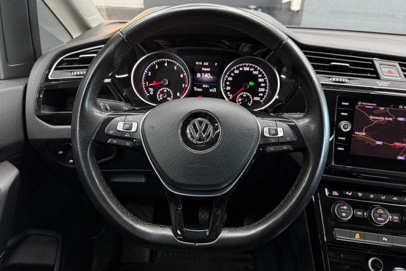 Ponuka vozidiel / Volkswagen Touran 1.4 TSI BMT R-Line Highline DSG - video  Ponuka vozidiel / Volkswagen Touran 1.4 TSI BMT R-Line Highline DSG - video