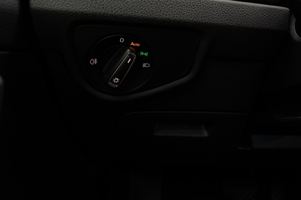 Ponuka vozidiel / Volkswagen Touran 1.4 TSI BMT R-Line Highline DSG - video