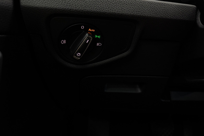 Ponuka vozidiel / Volkswagen Touran 1.4 TSI BMT R-Line Highline DSG - video  Ponuka vozidiel / Volkswagen Touran 1.4 TSI BMT R-Line Highline DSG - video