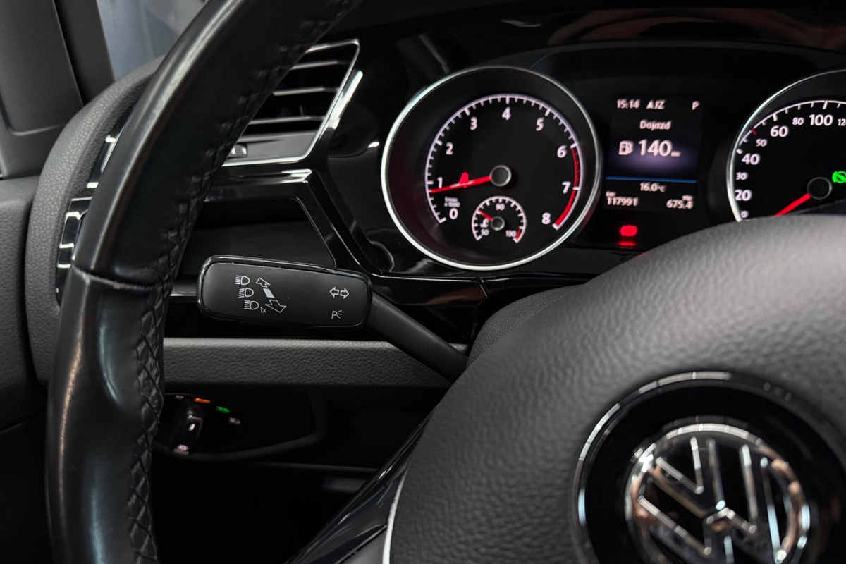 Ponuka vozidiel / Volkswagen Touran 1.4 TSI BMT R-Line Highline DSG - video