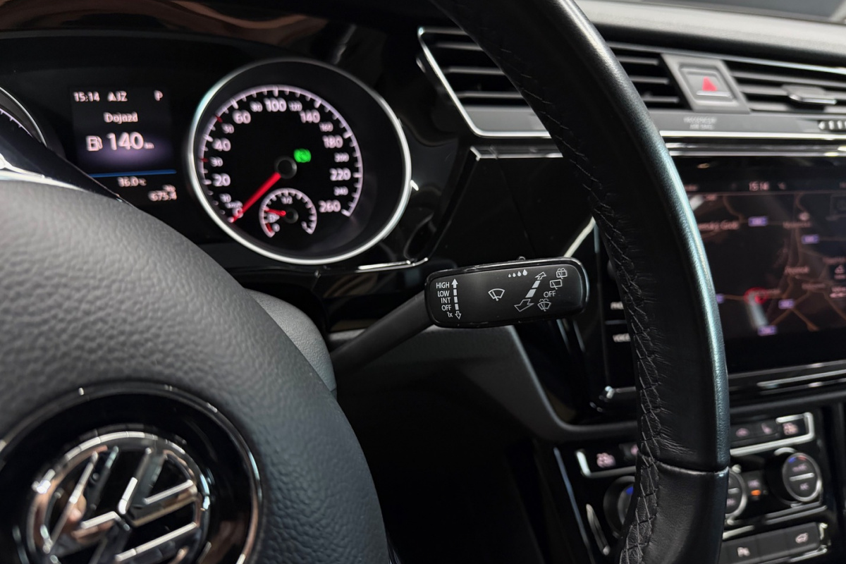 Ponuka vozidiel / Volkswagen Touran 1.4 TSI BMT R-Line Highline DSG - video Ponuka vozidiel / Volkswagen Touran 1.4 TSI BMT R-Line Highline DSG - video