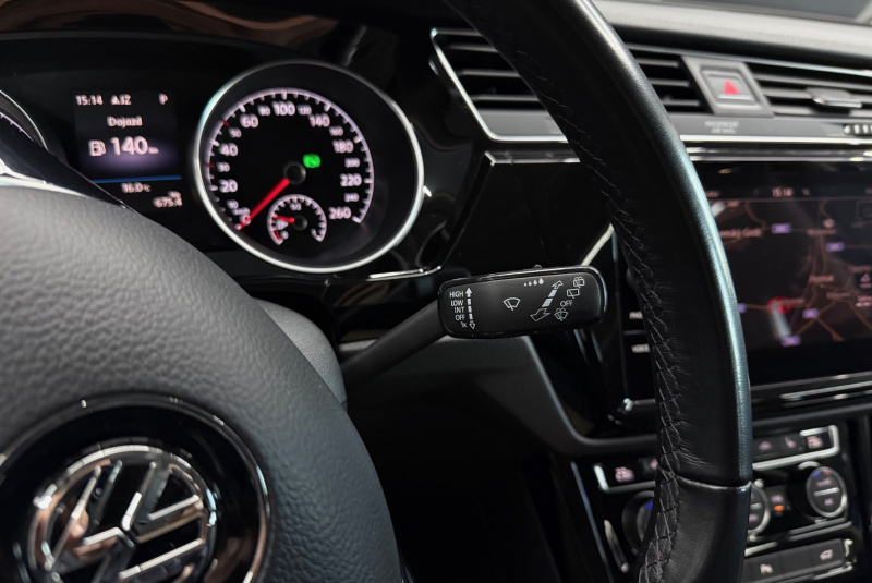  Ponuka vozidiel / Volkswagen Touran 1.4 TSI BMT R-Line Highline DSG - video