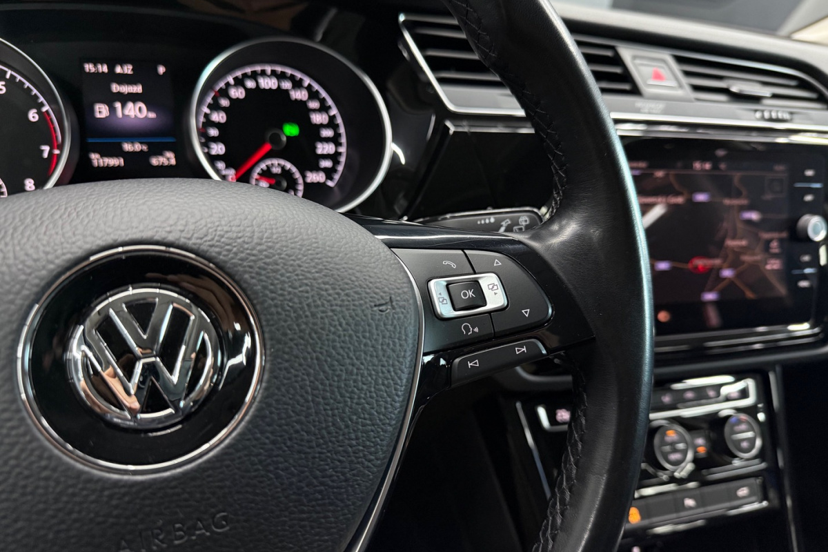 Ponuka vozidiel / Volkswagen Touran 1.4 TSI BMT R-Line Highline DSG - video