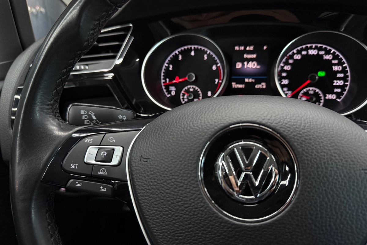 Ponuka vozidiel / Volkswagen Touran 1.4 TSI BMT R-Line Highline DSG - video Ponuka vozidiel / Volkswagen Touran 1.4 TSI BMT R-Line Highline DSG - video