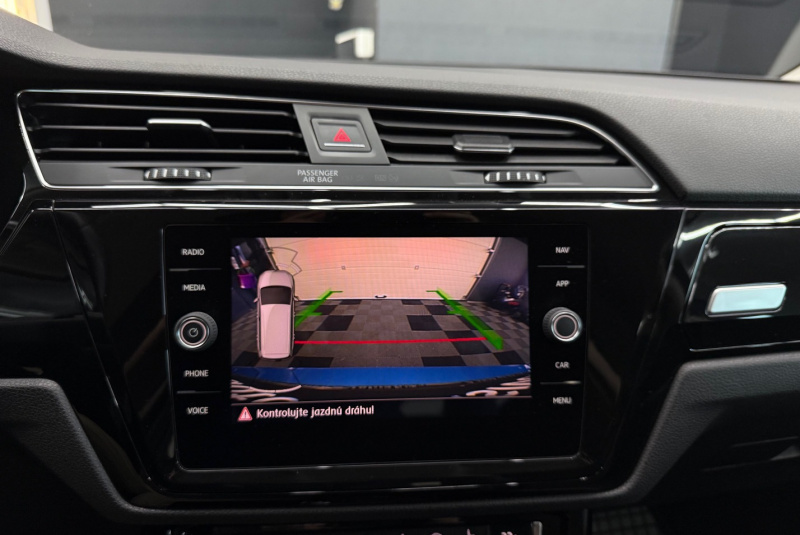 Ponuka vozidiel / Volkswagen Touran 1.4 TSI BMT R-Line Highline DSG - video  Ponuka vozidiel / Volkswagen Touran 1.4 TSI BMT R-Line Highline DSG - video