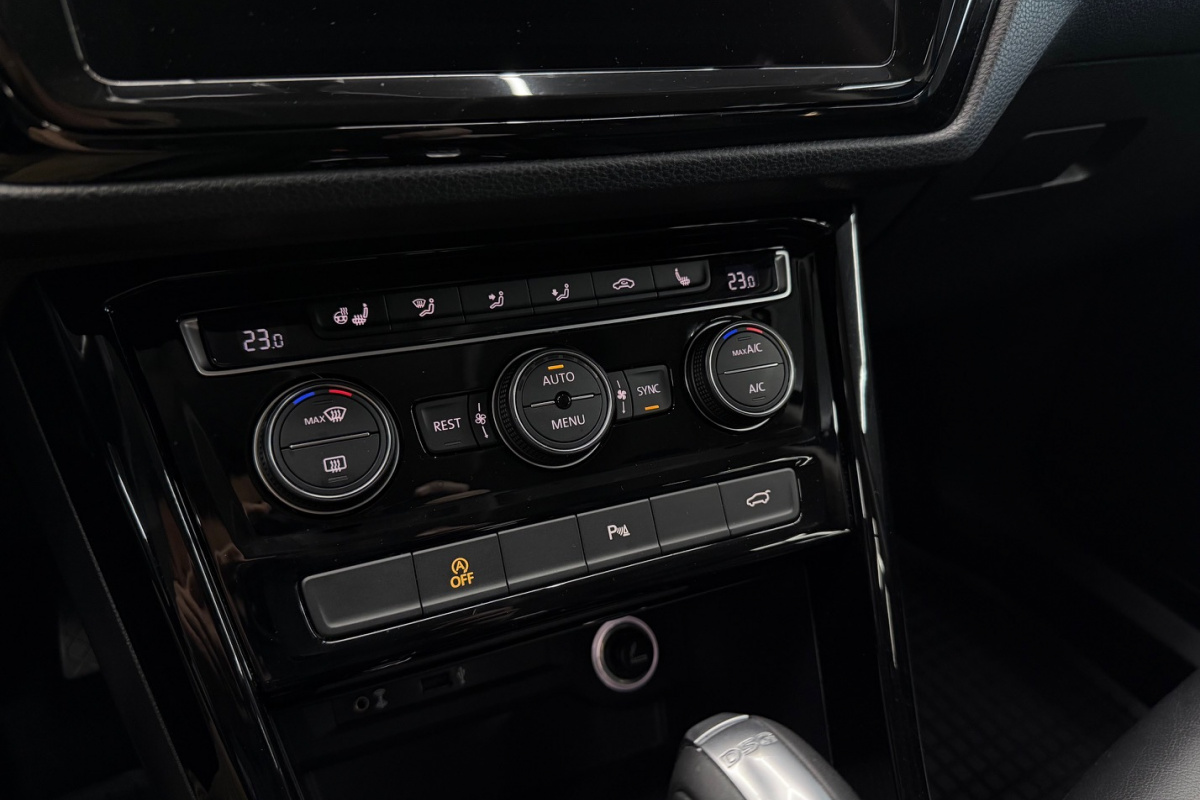 Ponuka vozidiel / Volkswagen Touran 1.4 TSI BMT R-Line Highline DSG - video