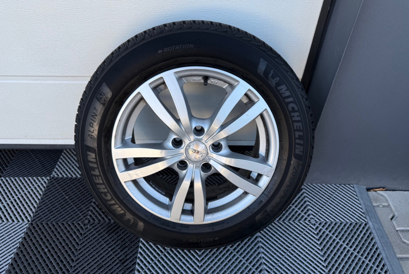 Ponuka vozidiel / Volkswagen Touran 1.4 TSI BMT R-Line Highline DSG - video  Ponuka vozidiel / Volkswagen Touran 1.4 TSI BMT R-Line Highline DSG - video