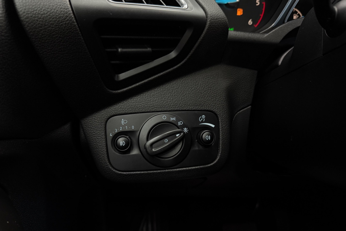 Ponuka vozidiel / Ford Grand C-Max 1.5 TDCi 120k Titanium A/T - video Ponuka vozidiel / Ford Grand C-Max 1.5 TDCi 120k Titanium A/T - video