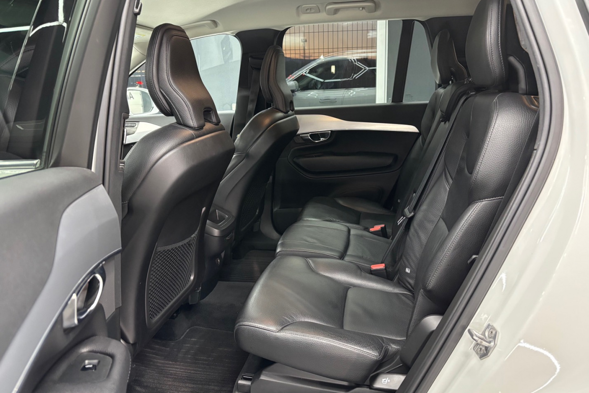 Ponuka vozidiel / Volvo XC90 2.0 T5 MOMENTUM 4x4 7-MIEST - video