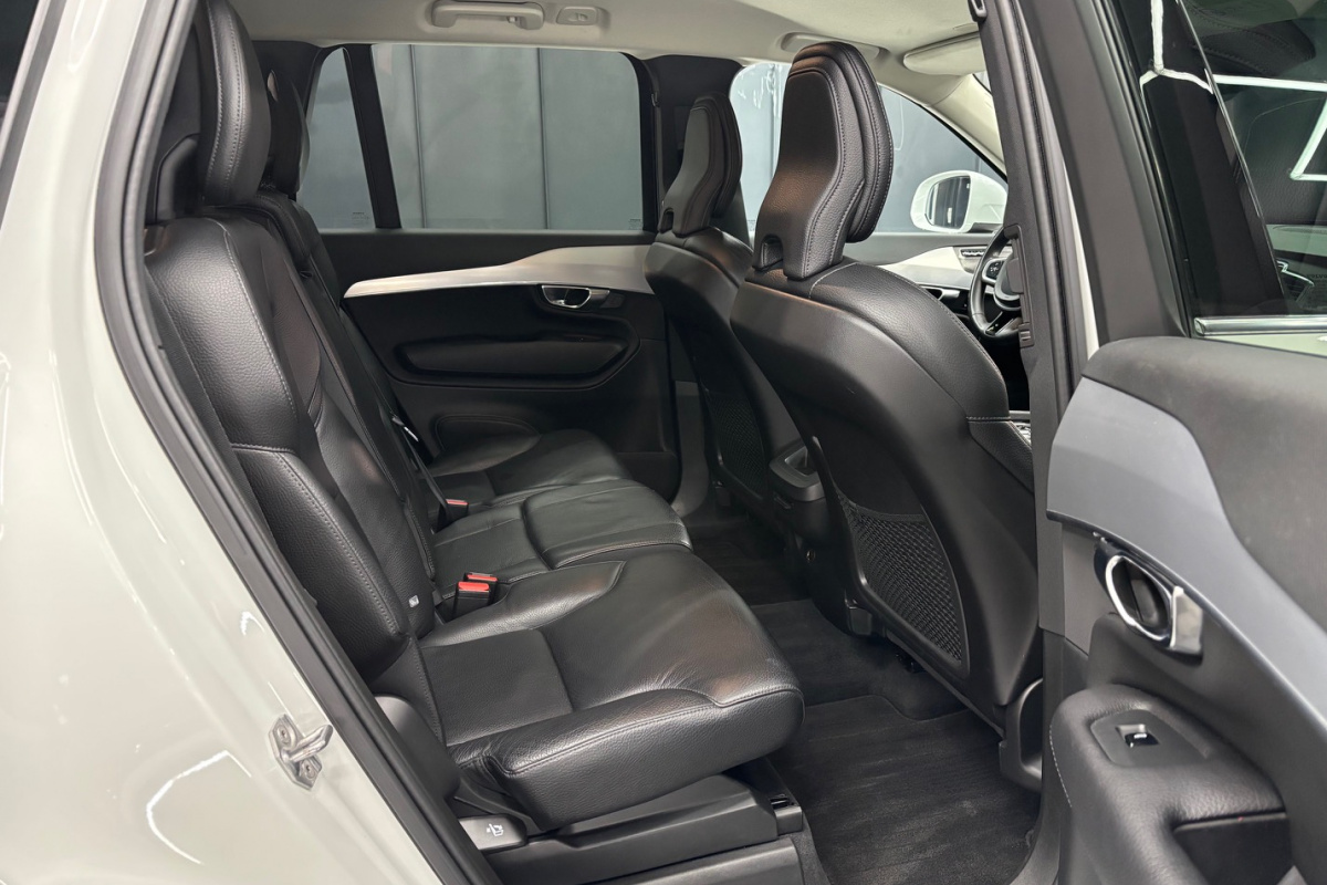 Ponuka vozidiel / Volvo XC90 2.0 T5 MOMENTUM 4x4 7-MIEST - video