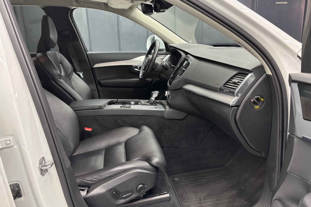 Ponuka vozidiel / Volvo XC90 2.0 T5 MOMENTUM 4x4 7-MIEST - video