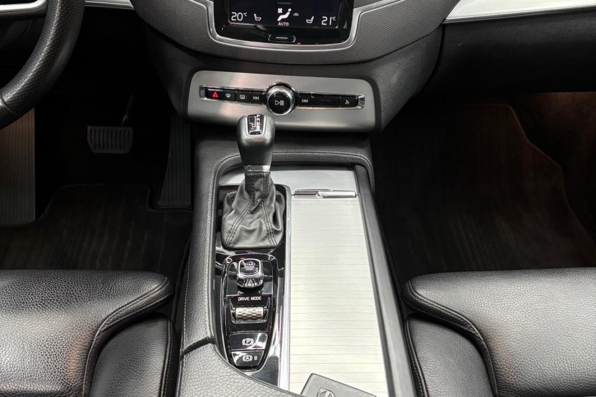 Ponuka vozidiel / Volvo XC90 2.0 T5 MOMENTUM 4x4 7-MIEST - video