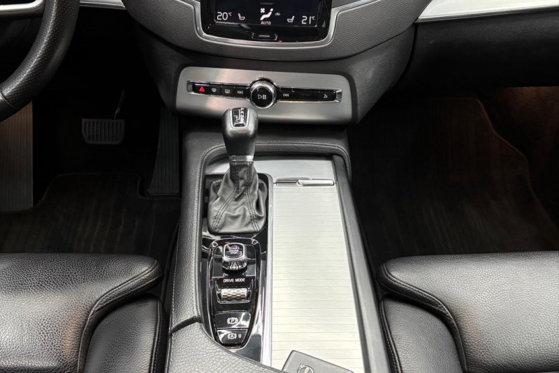  Ponuka vozidiel / Volvo XC90 2.0 T5 MOMENTUM 4x4 7-MIEST - video