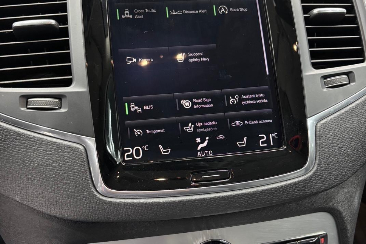 Ponuka vozidiel / Volvo XC90 2.0 T5 MOMENTUM 4x4 7-MIEST - video