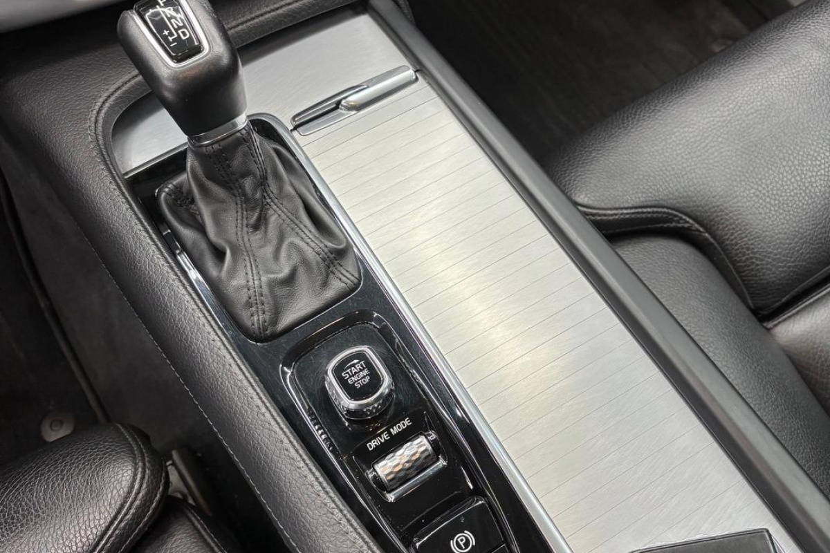 Ponuka vozidiel / Volvo XC90 2.0 T5 MOMENTUM 4x4 7-MIEST - video