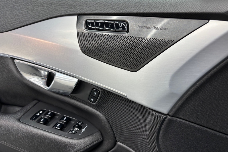  Ponuka vozidiel / Volvo XC90 2.0 T5 MOMENTUM 4x4 7-MIEST - video