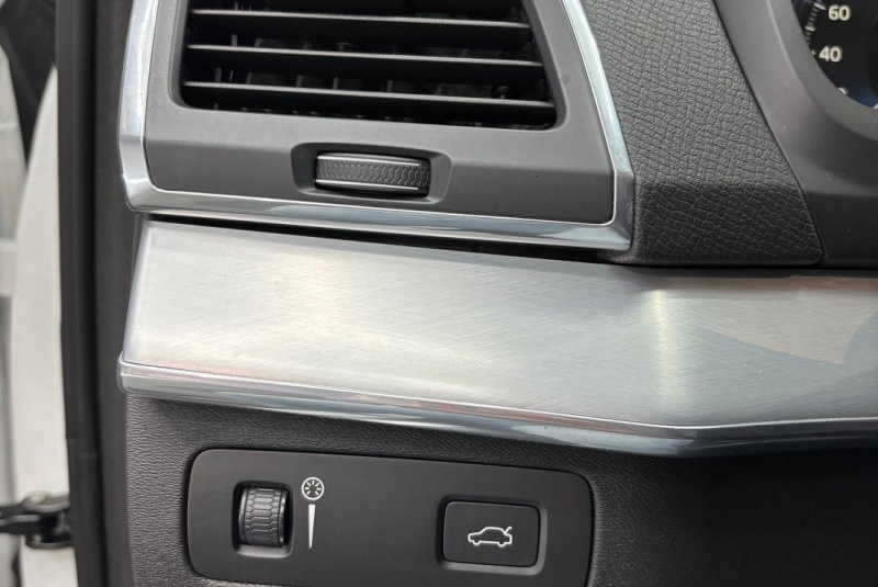  Ponuka vozidiel / Volvo XC90 2.0 T5 MOMENTUM 4x4 7-MIEST - video