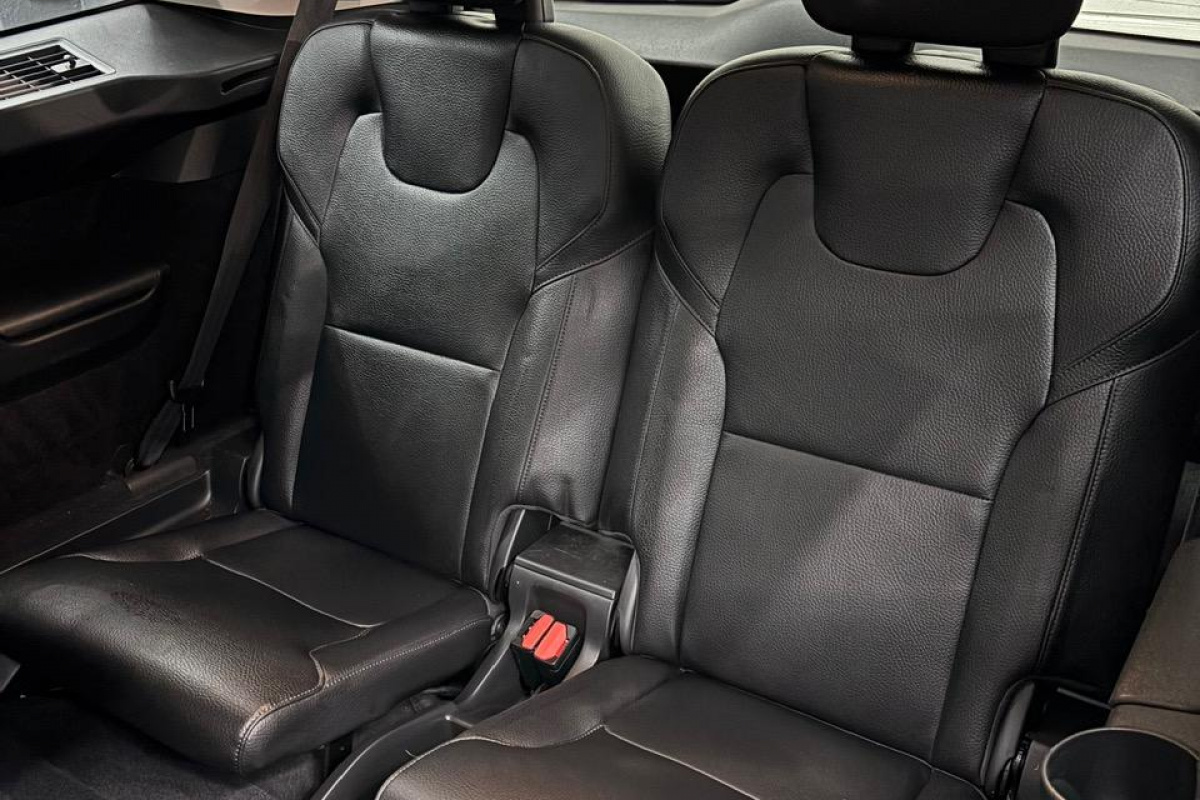 Ponuka vozidiel / Volvo XC90 2.0 T5 MOMENTUM 4x4 7-MIEST - video