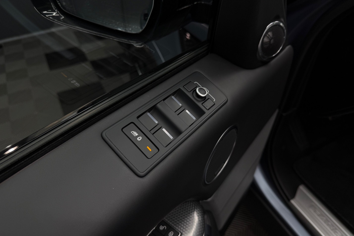 Ponuka vozidiel / Land Rover Range Rover Sport 5.0 V8 S/C SVR - video Ponuka vozidiel / Land Rover Range Rover Sport 5.0 V8 S/C SVR - video