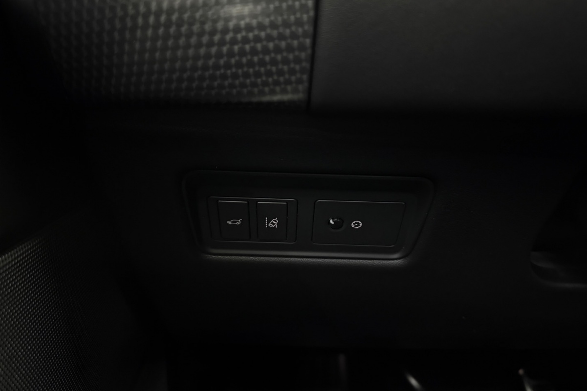 Ponuka vozidiel / Land Rover Range Rover Sport 5.0 V8 S/C SVR - video Ponuka vozidiel / Land Rover Range Rover Sport 5.0 V8 S/C SVR - video