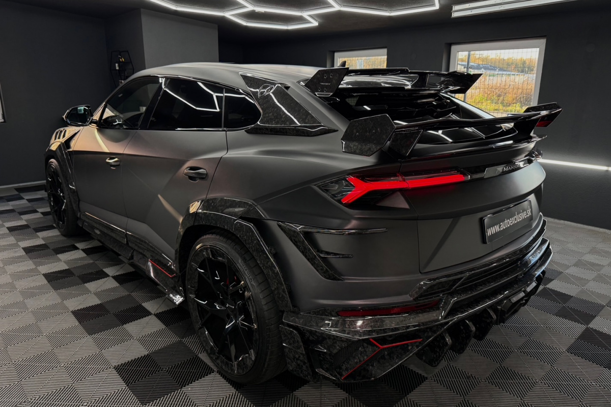 Ponuka vozidiel / Lamborghini Urus 4.0 V8 Mansory 700koní - video