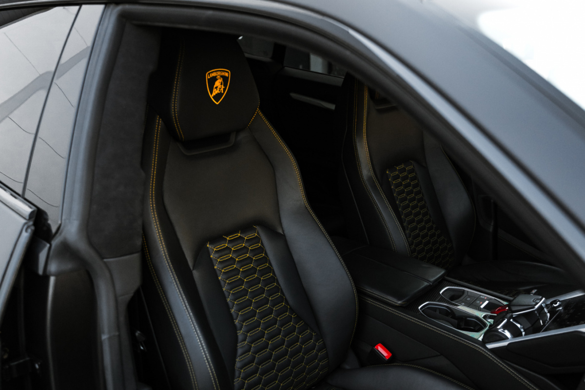 Ponuka vozidiel / Lamborghini Urus 4.0 V8 Mansory 700koní - video