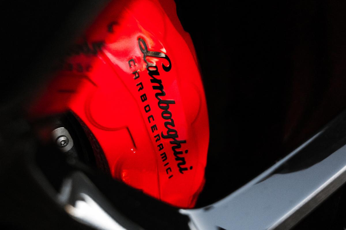 Ponuka vozidiel / Lamborghini Urus 4.0 V8 Mansory 700koní - video