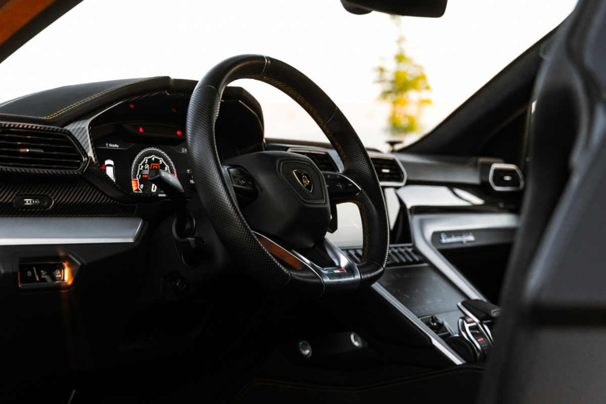 Ponuka vozidiel / Lamborghini Urus 4.0 V8 Mansory 700koní - video Ponuka vozidiel / Lamborghini Urus 4.0 V8 Mansory 700koní - video