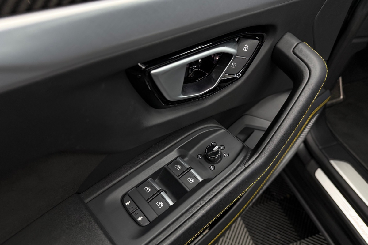 Ponuka vozidiel / Lamborghini Urus 4.0 V8 Mansory 700koní - video