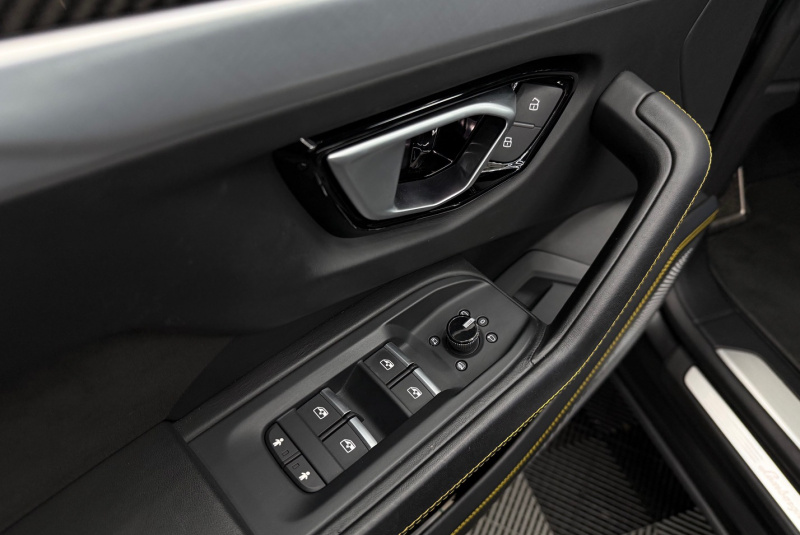  Ponuka vozidiel / Lamborghini Urus 4.0 V8 Mansory 700koní - video