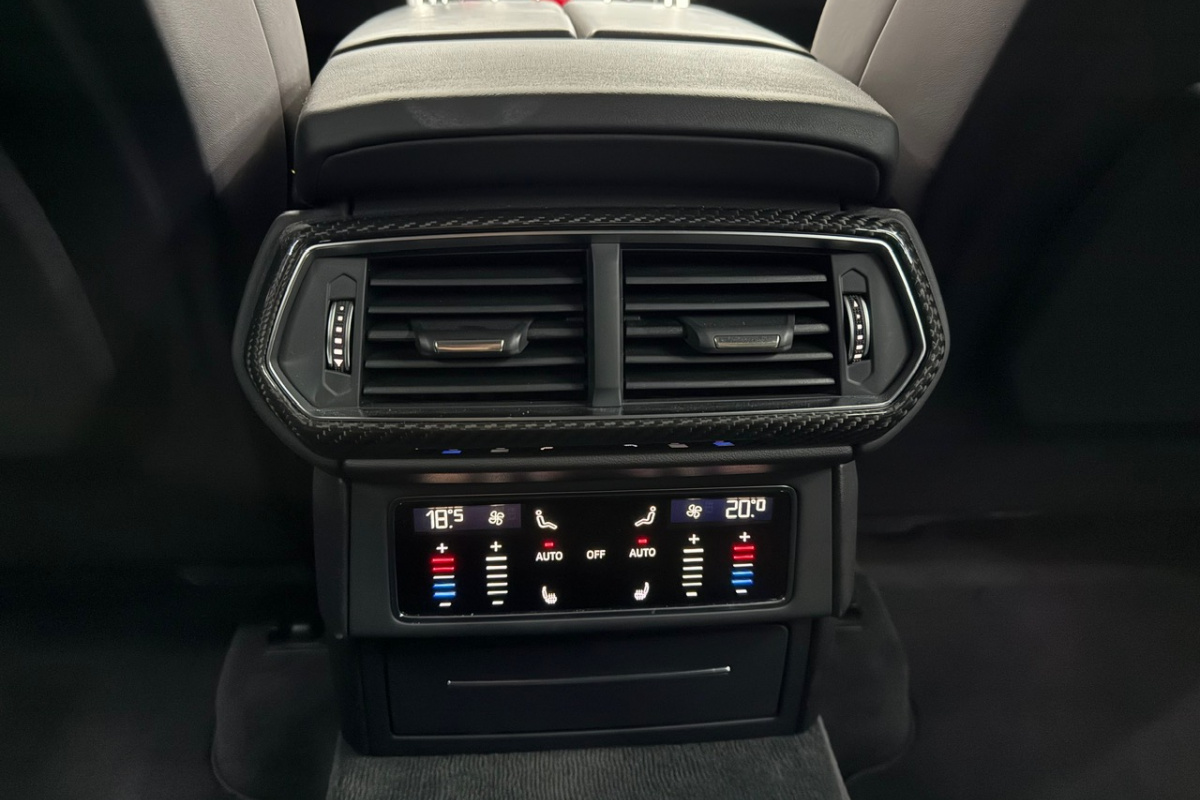 Ponuka vozidiel / Lamborghini Urus 4.0 V8 Mansory 700koní - video Ponuka vozidiel / Lamborghini Urus 4.0 V8 Mansory 700koní - video