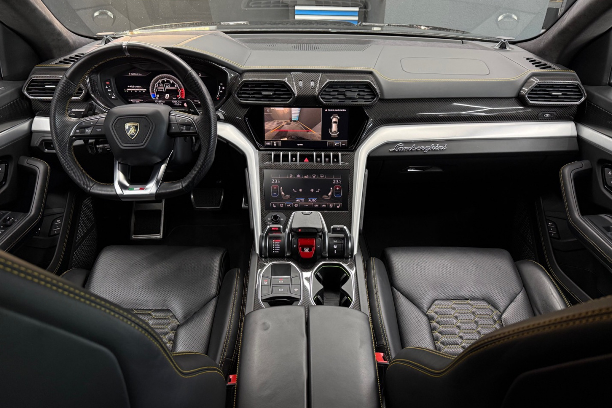 Ponuka vozidiel / Lamborghini Urus 4.0 V8 Mansory 700koní - video