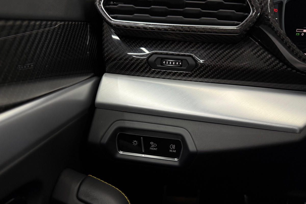 Ponuka vozidiel / Lamborghini Urus 4.0 V8 Mansory 700koní - video