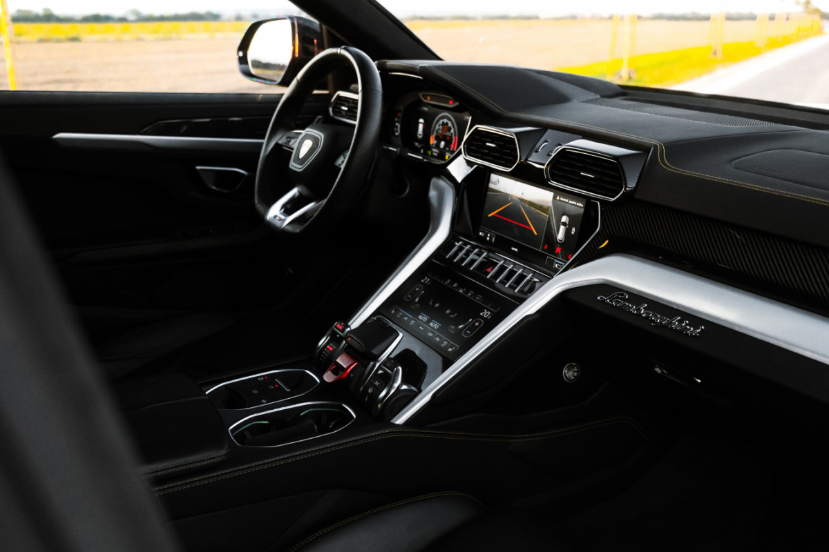 Ponuka vozidiel / Lamborghini Urus 4.0 V8 Mansory 700koní - video