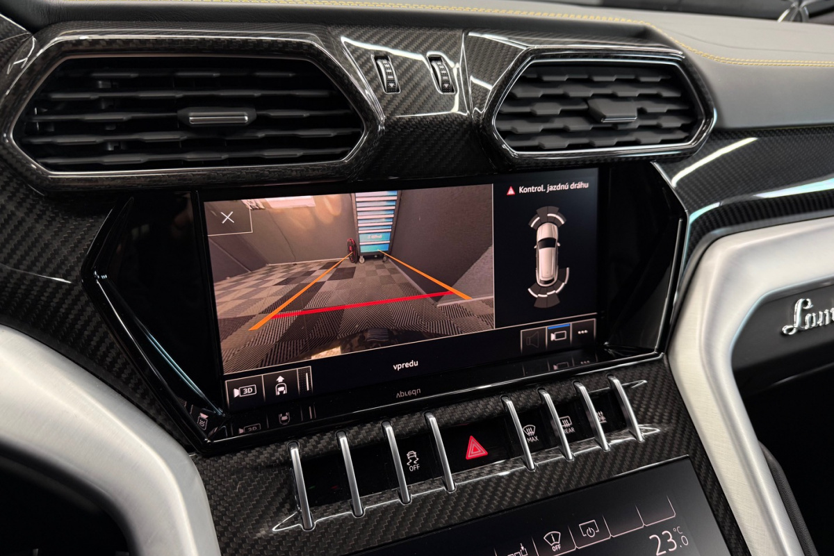 Ponuka vozidiel / Lamborghini Urus 4.0 V8 Mansory 700koní - video