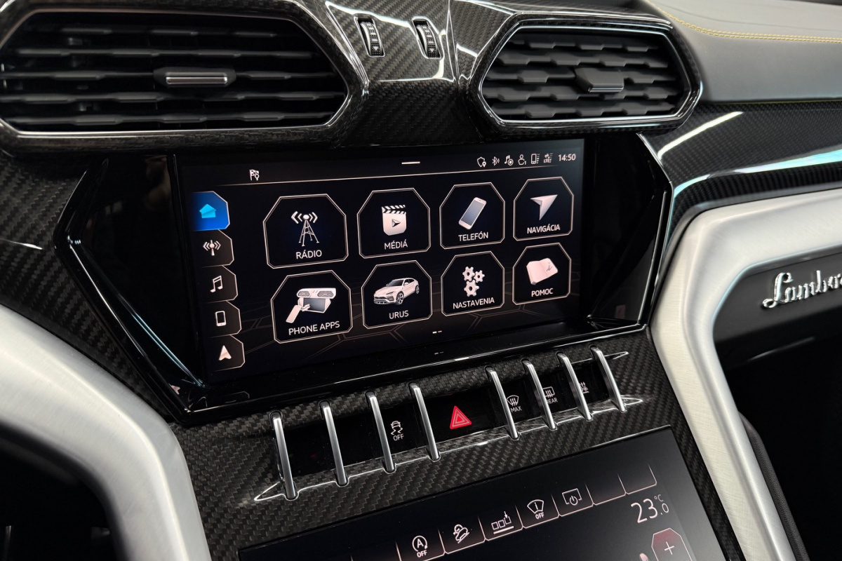 Ponuka vozidiel / Lamborghini Urus 4.0 V8 Mansory 700koní - video