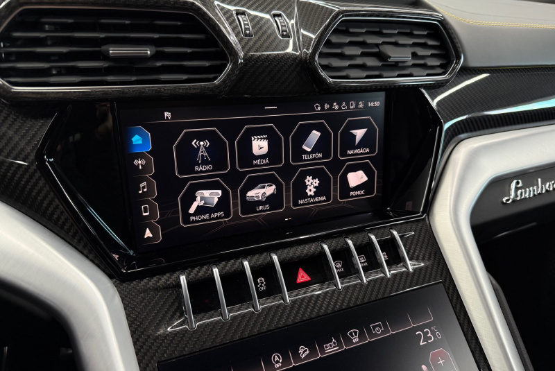 Ponuka vozidiel / Lamborghini Urus 4.0 V8 Mansory 700koní - video Ponuka vozidiel / Lamborghini Urus 4.0 V8 Mansory 700koní - video