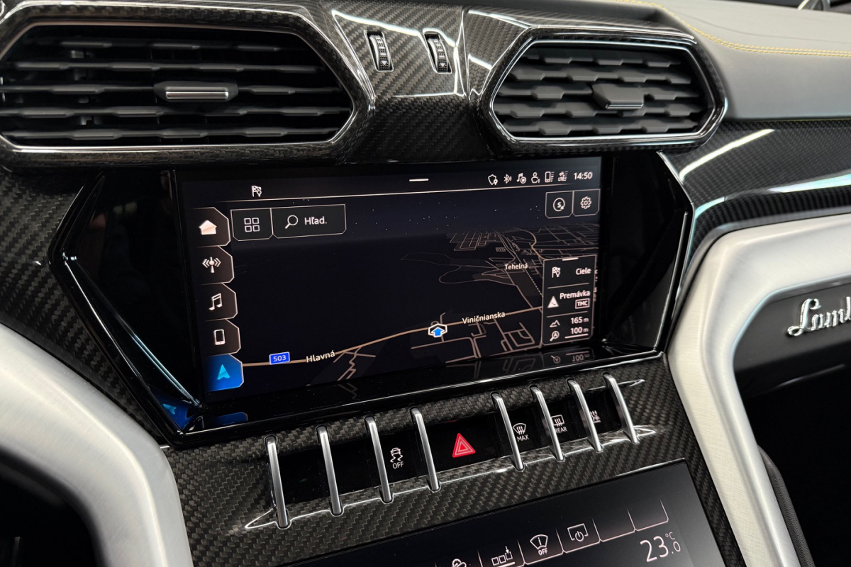 Ponuka vozidiel / Lamborghini Urus 4.0 V8 Mansory 700koní - video