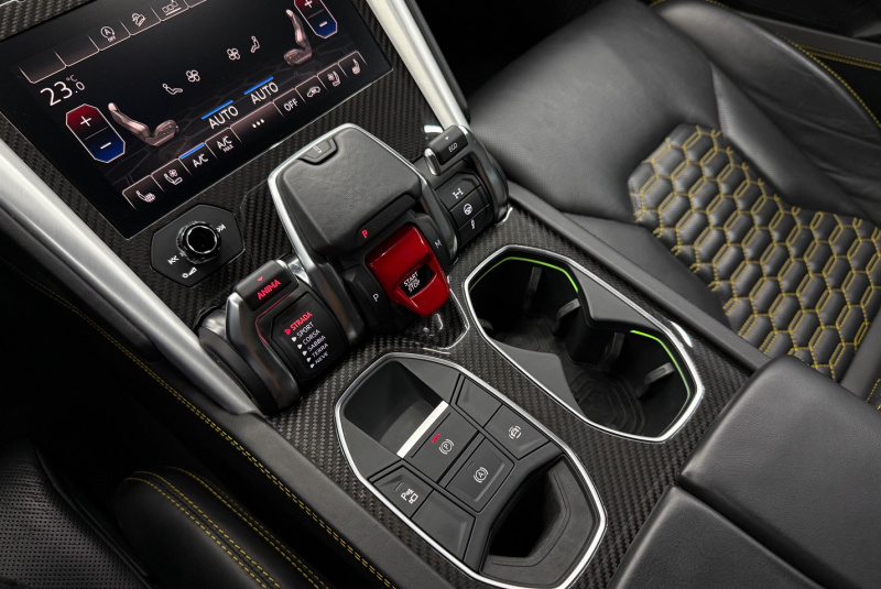 Ponuka vozidiel / Lamborghini Urus 4.0 V8 Mansory 700koní - video Ponuka vozidiel / Lamborghini Urus 4.0 V8 Mansory 700koní - video