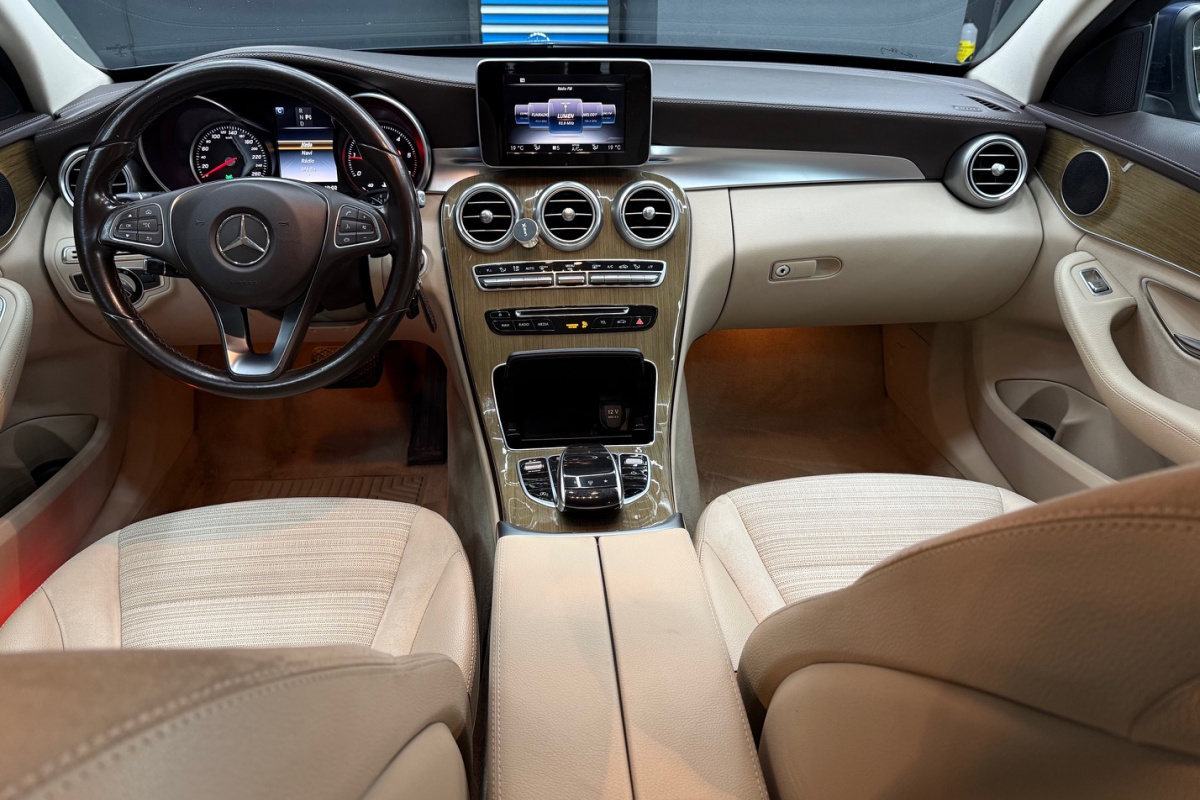 Ponuka vozidiel / Mercedes-Benz C trieda Kombi 200 d A/T - video