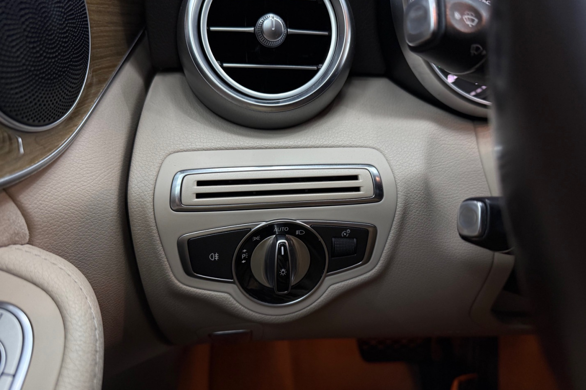 Ponuka vozidiel / Mercedes-Benz C trieda Kombi 200 d A/T - video Ponuka vozidiel / Mercedes-Benz C trieda Kombi 200 d A/T - video