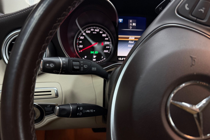  Ponuka vozidiel / Mercedes-Benz C trieda Kombi 200 d A/T - video