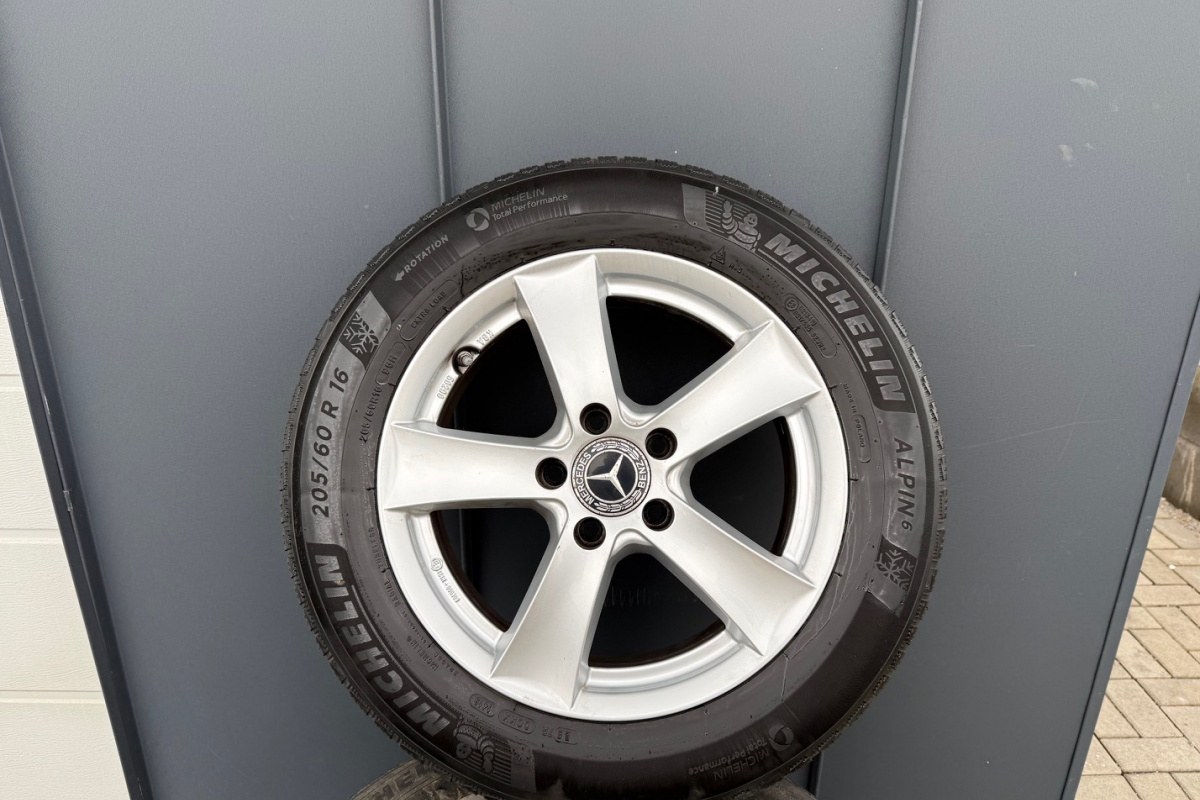 Ponuka vozidiel / Mercedes-Benz C trieda Kombi 200 d A/T - video Ponuka vozidiel / Mercedes-Benz C trieda Kombi 200 d A/T - video