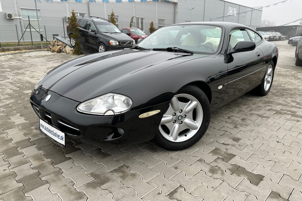Ponuka vozidiel / Jaguar XK XK8 4.0 Coupé - video
