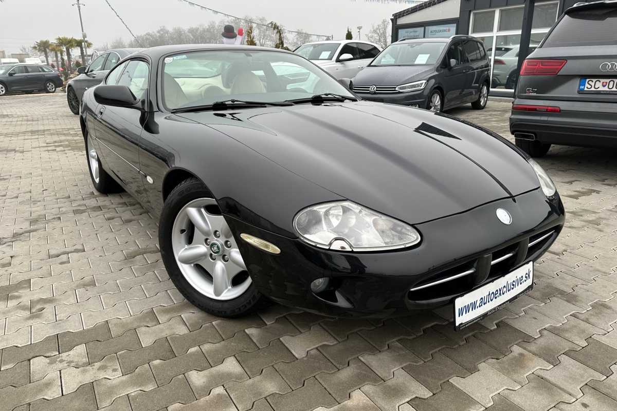 Ponuka vozidiel / Jaguar XK XK8 4.0 Coupé - video